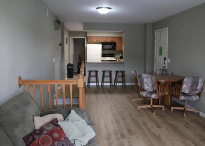 Wheelhouse Condo Lake View! 3Br 3Ba