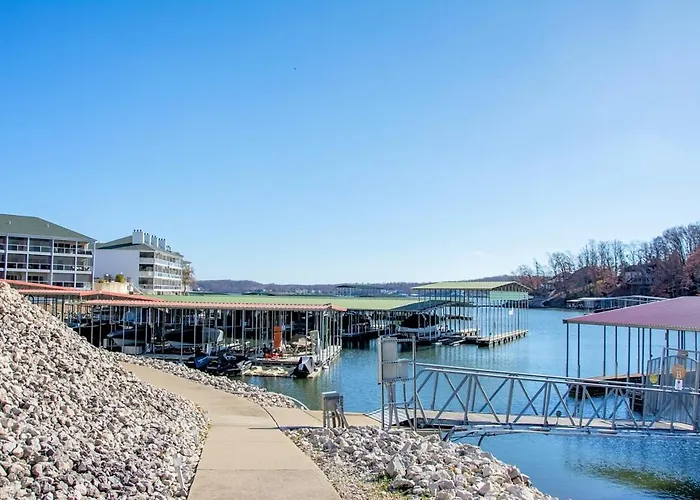 Lakefront Condo With Breathtaking View!